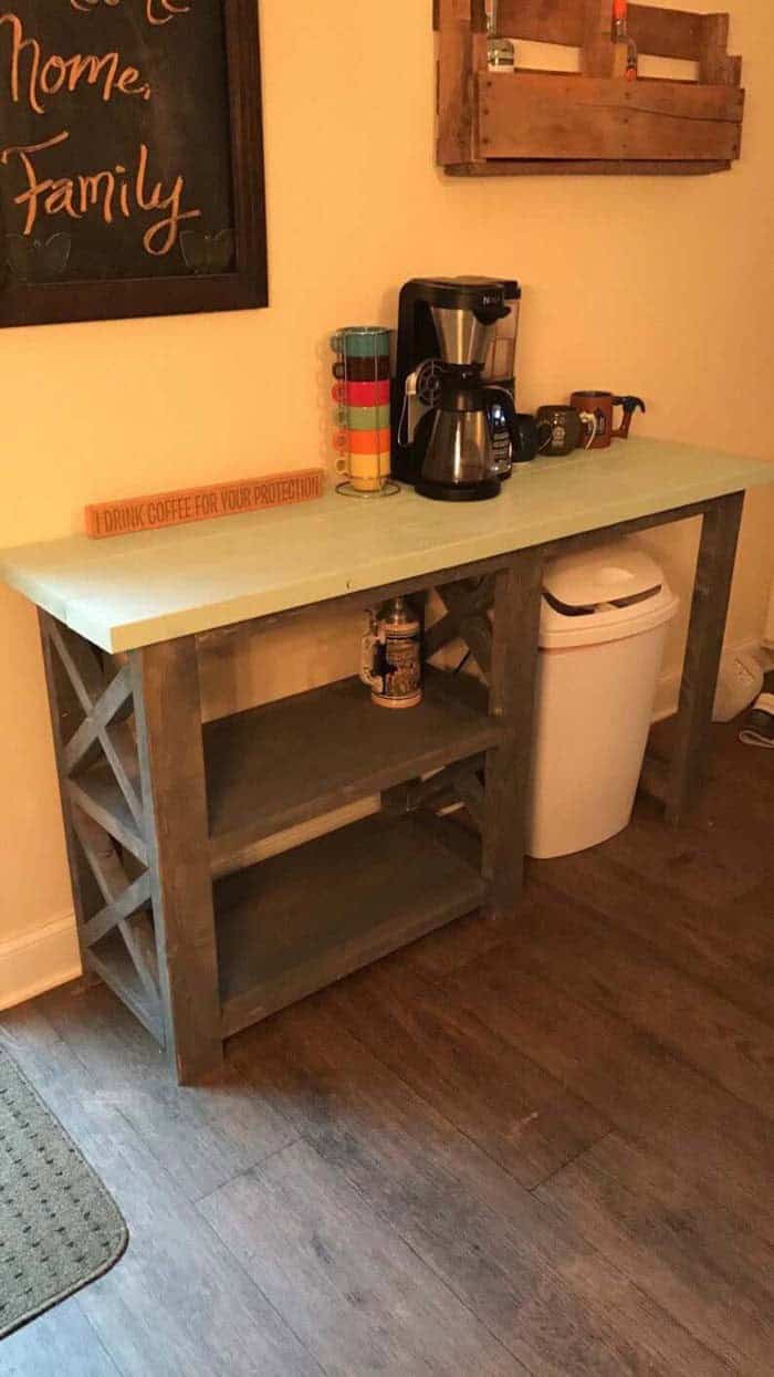 Simple and Inviting Kitchen Coffee Table