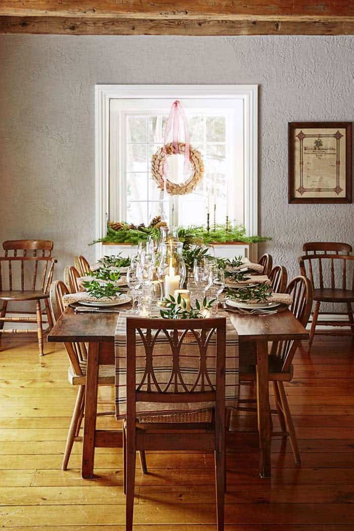 Highlight Indoor Windows With Wreaths