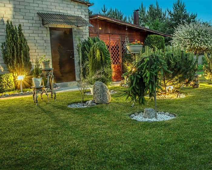 Put an Accent On The Boulders With Garden Lights