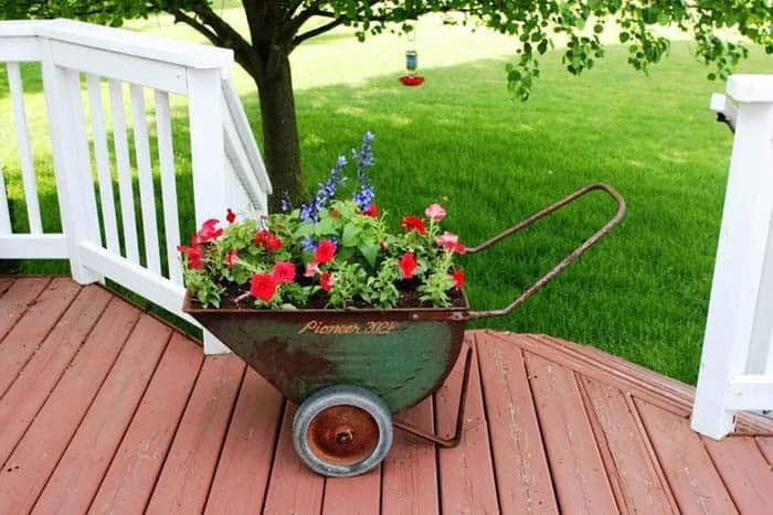 Find Vintage Planters at Yard Sales