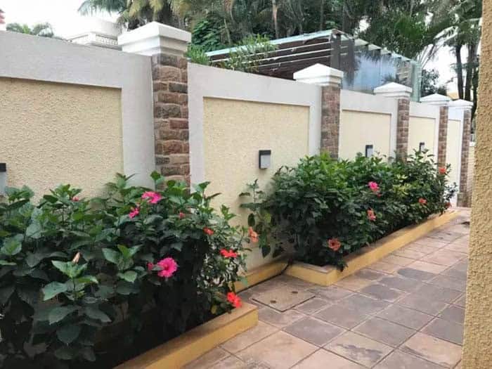 Planters Built-in The Walkway