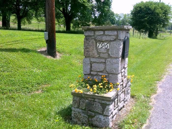 Modern Farm Style Mailbox With Planters