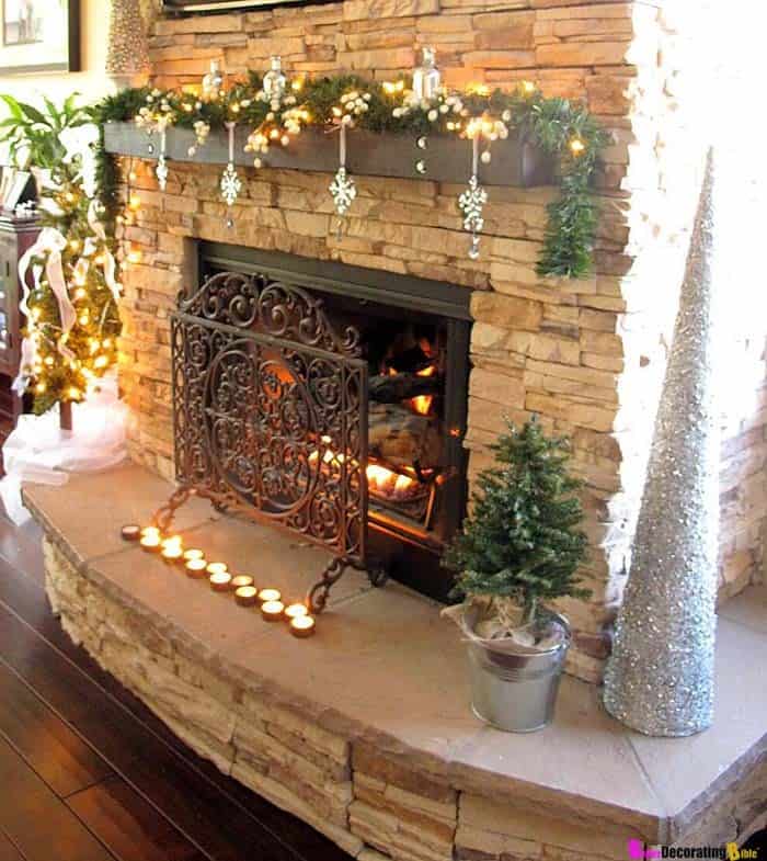 Elegant Dangling Snowflake Garland