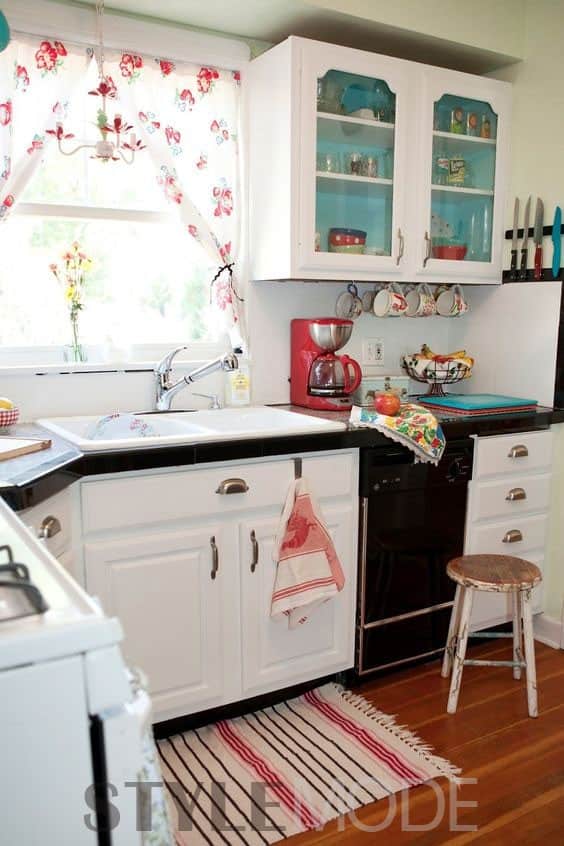 Mix Your Kitchen Decor for a Vintage Look