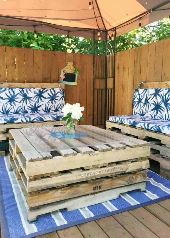 Make Affordable Outdoor Furniture with Pallets