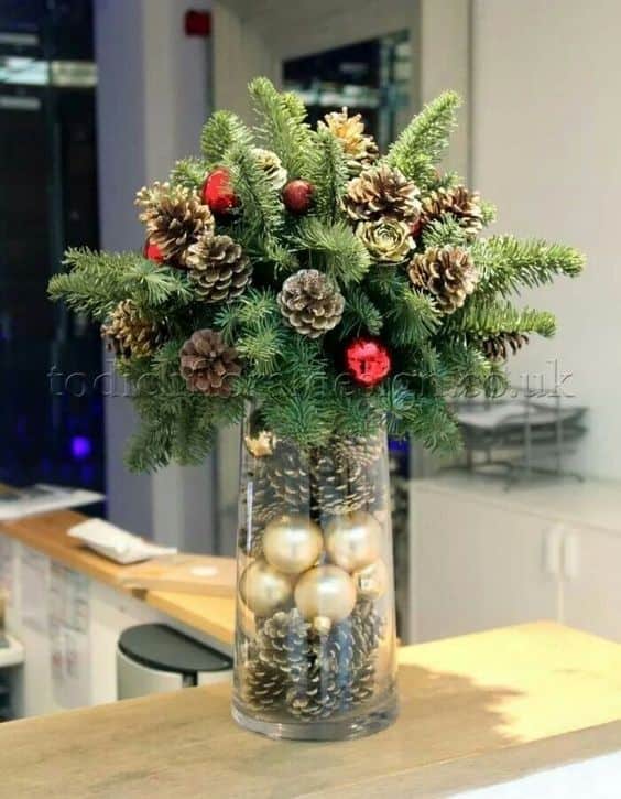 Easy Christmas Centerpiece Idea