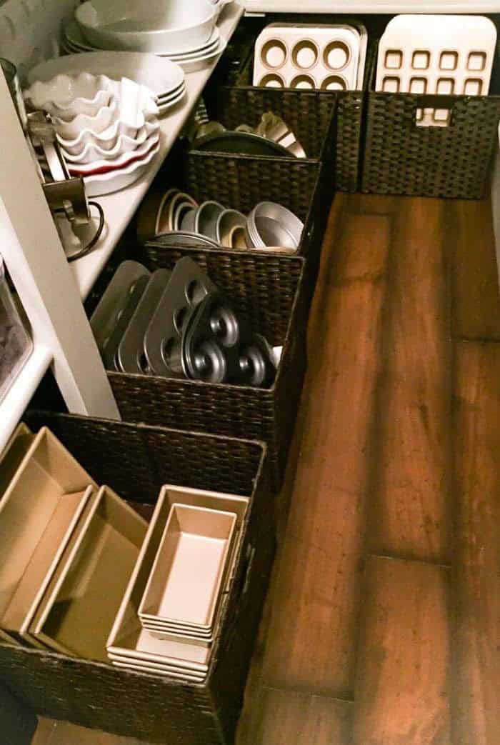 Find Your Baking Trays and Pans with Large Storage Baskets