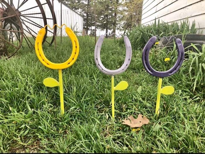 Create a Floral Statue with a DIY Horseshoe Tulip Display