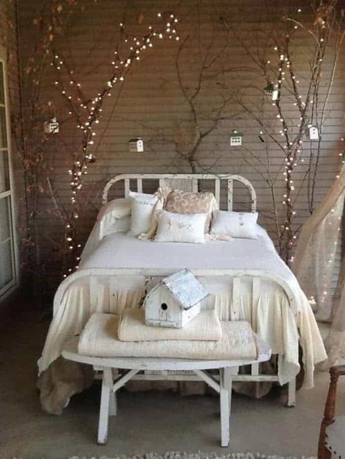 Cozy and Relaxing Vintage Bedroom with Natural Accents