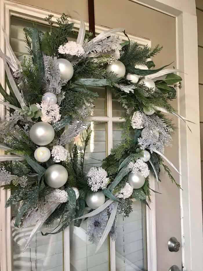 Glamorous Silver Christmas Wreath for a Festive Décor