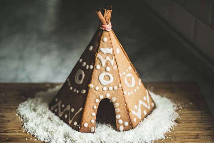 Create a Gingerbread Tipi with Piped White Frosting