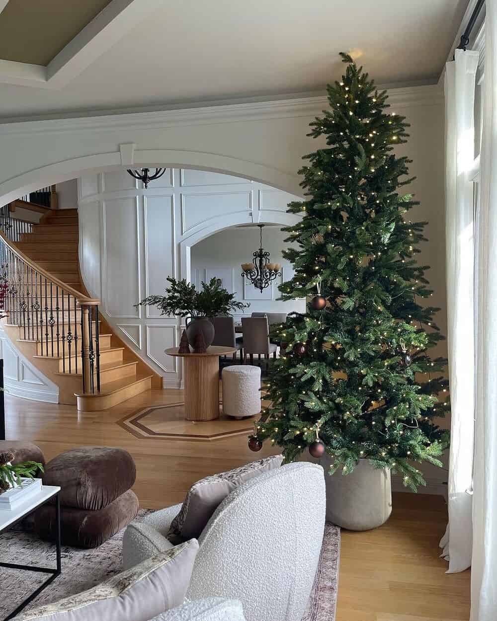 Welcome the Holidays with Your Entryway