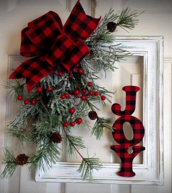 Use Buffalo Plaid for a Shabby Frame Christmas Decor