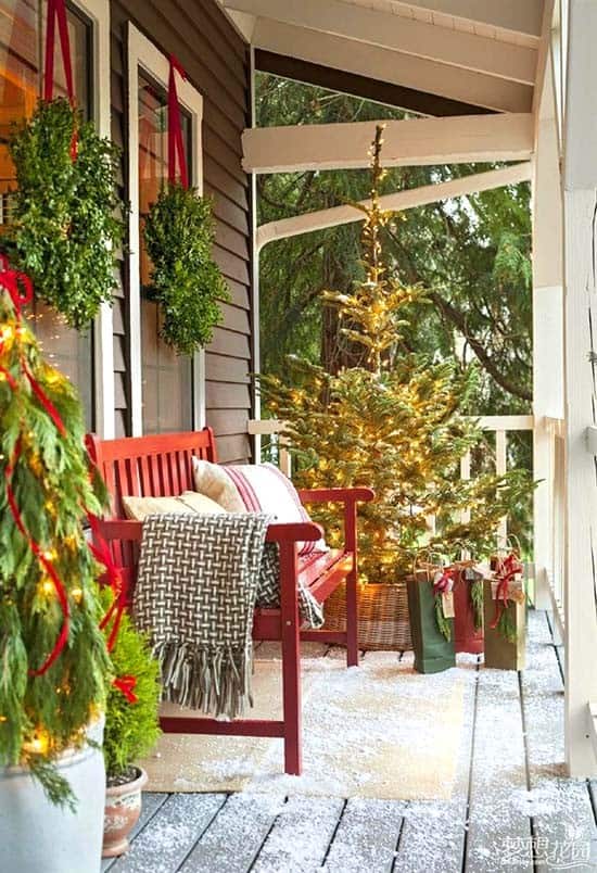 Combine Style and Warmth with a Decorated Porch Bench