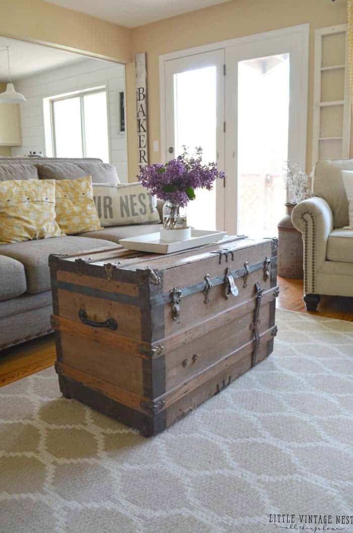 Remould an Antique Steamer Trunk into a Stylish Coffee Table