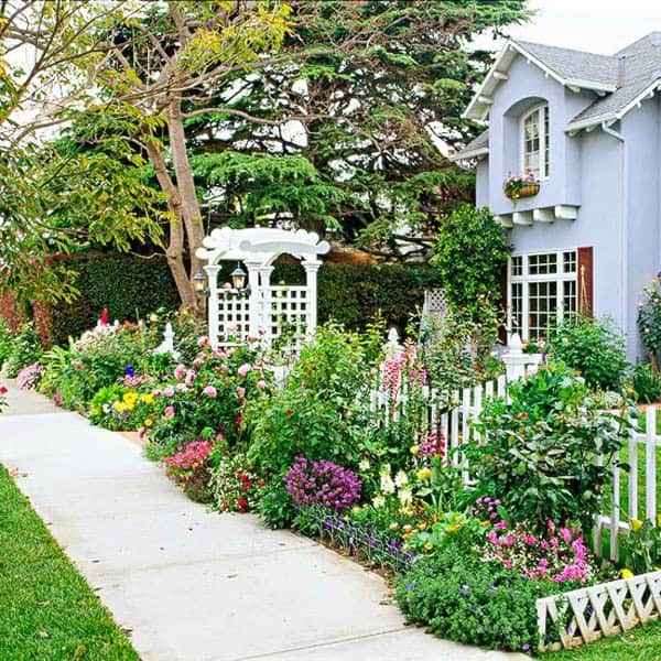 Show Off the Beauty of Nature with a Dreamy Garden Layout