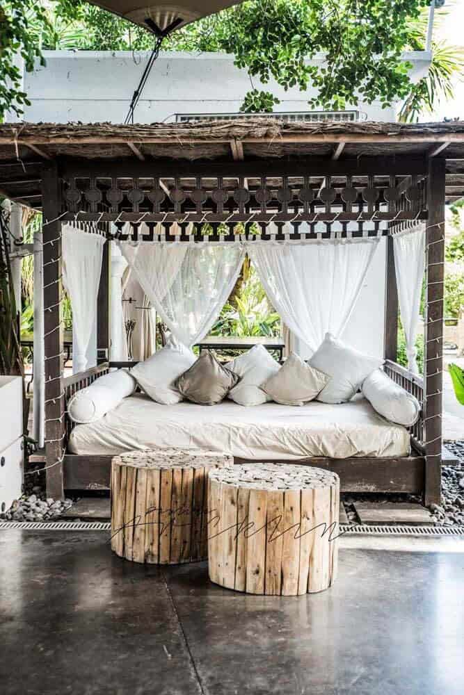 Exotic Daybed Relaxation Spot