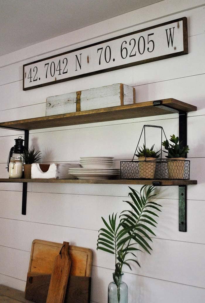 Captivating Farmhouse Sign as Non-Traditional Art Pieces