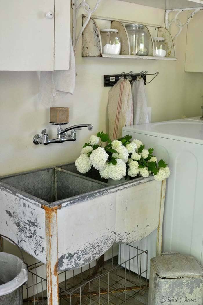 Farmhouse Chic Vintage Wash Basin