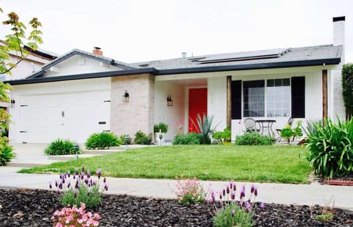 Transform Your House Facade with a Lush Front Yard Garden