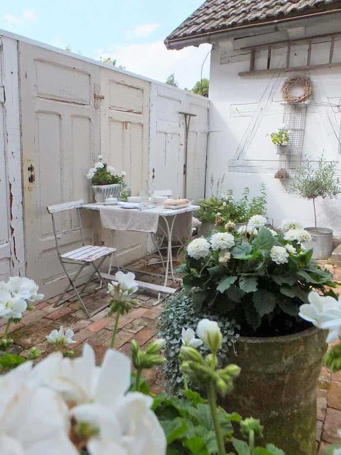 Cottage Chic Garden Wall