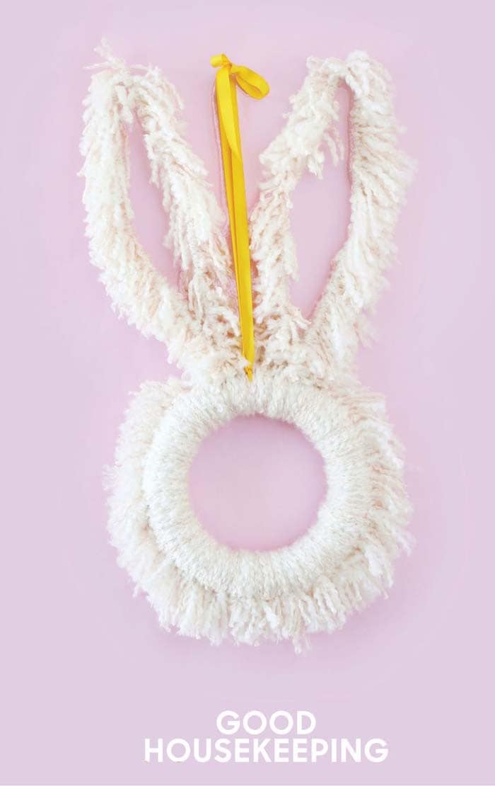 Fluffy Bunny Wreath for Easter Home Decoration Ideas