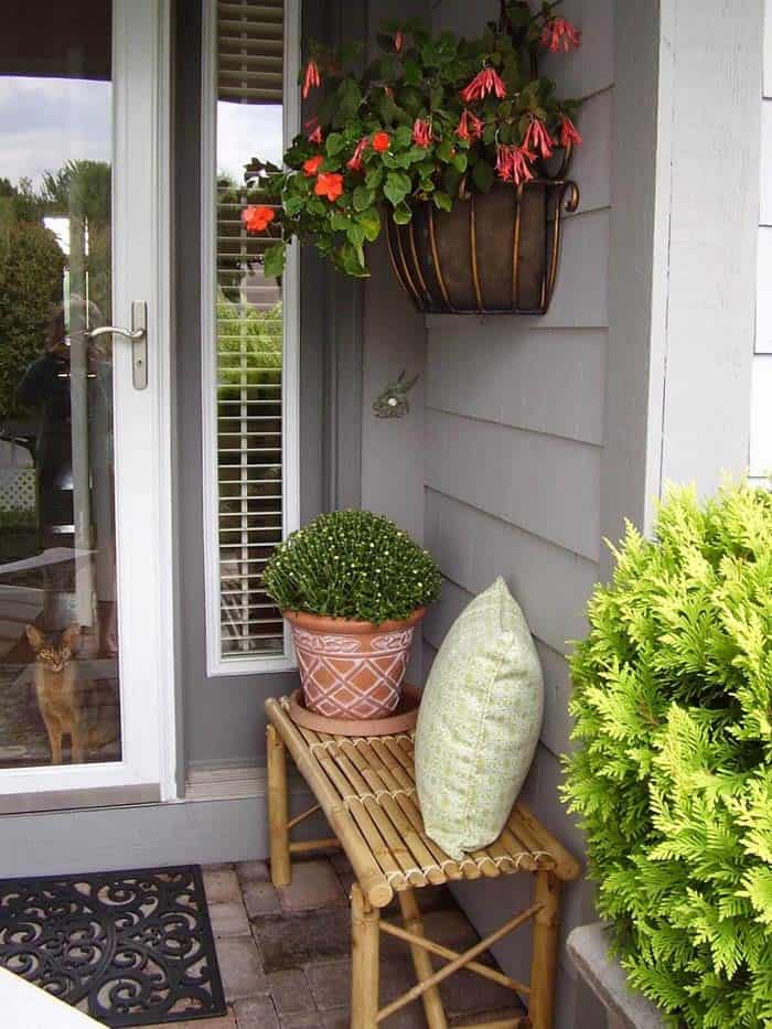 Add Curb Appeal with Coir Planters and Wrought Iron Baskets