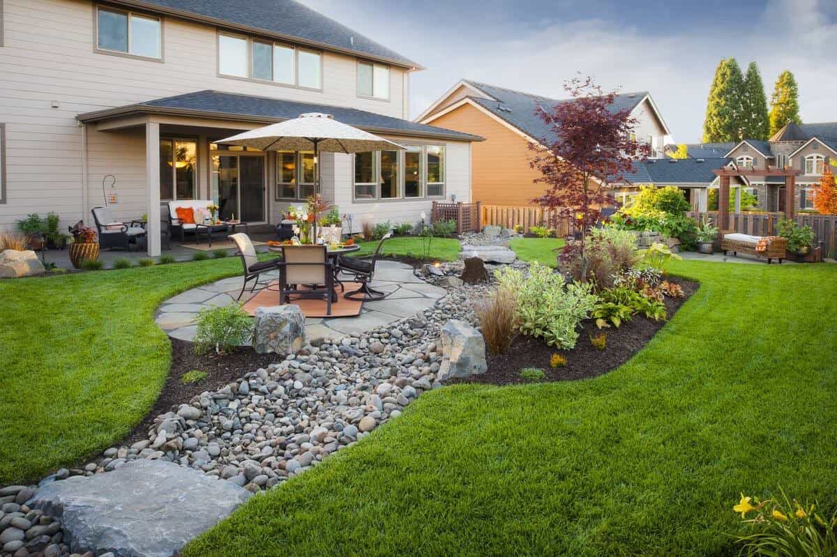 Patio Decor With River Rocks