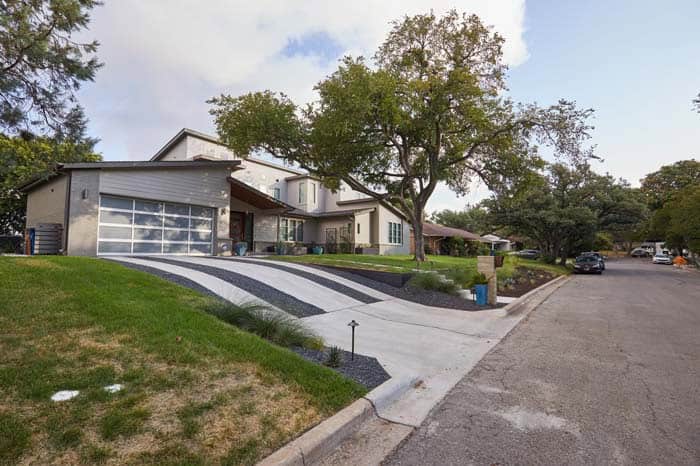 Create Stripes With Black Gravel and Cement