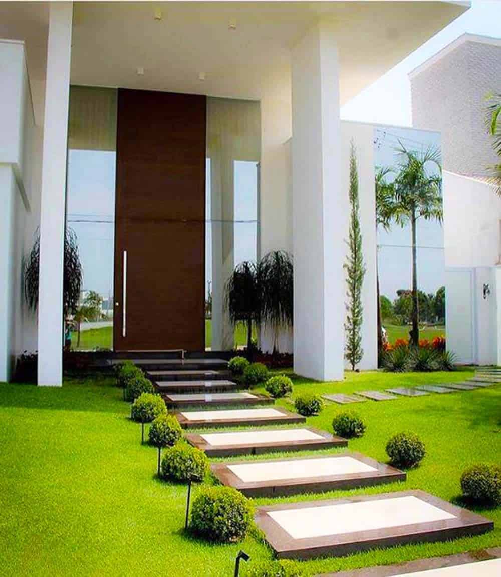 Minimalist Entrance Garden