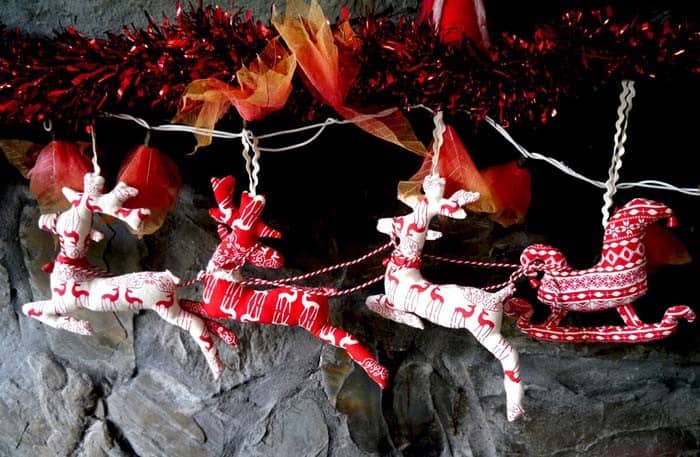 Easy Sew Santa’s Reindeer Garland