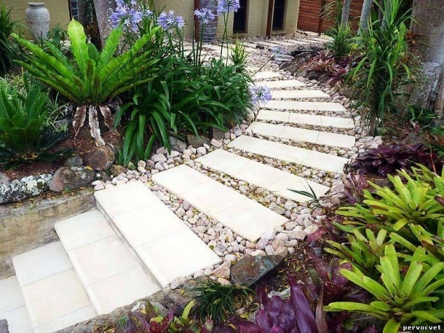 Modern big stepping stones garden pathway