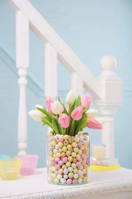 Make an Easter Centerpiece with a Unique Tablescape