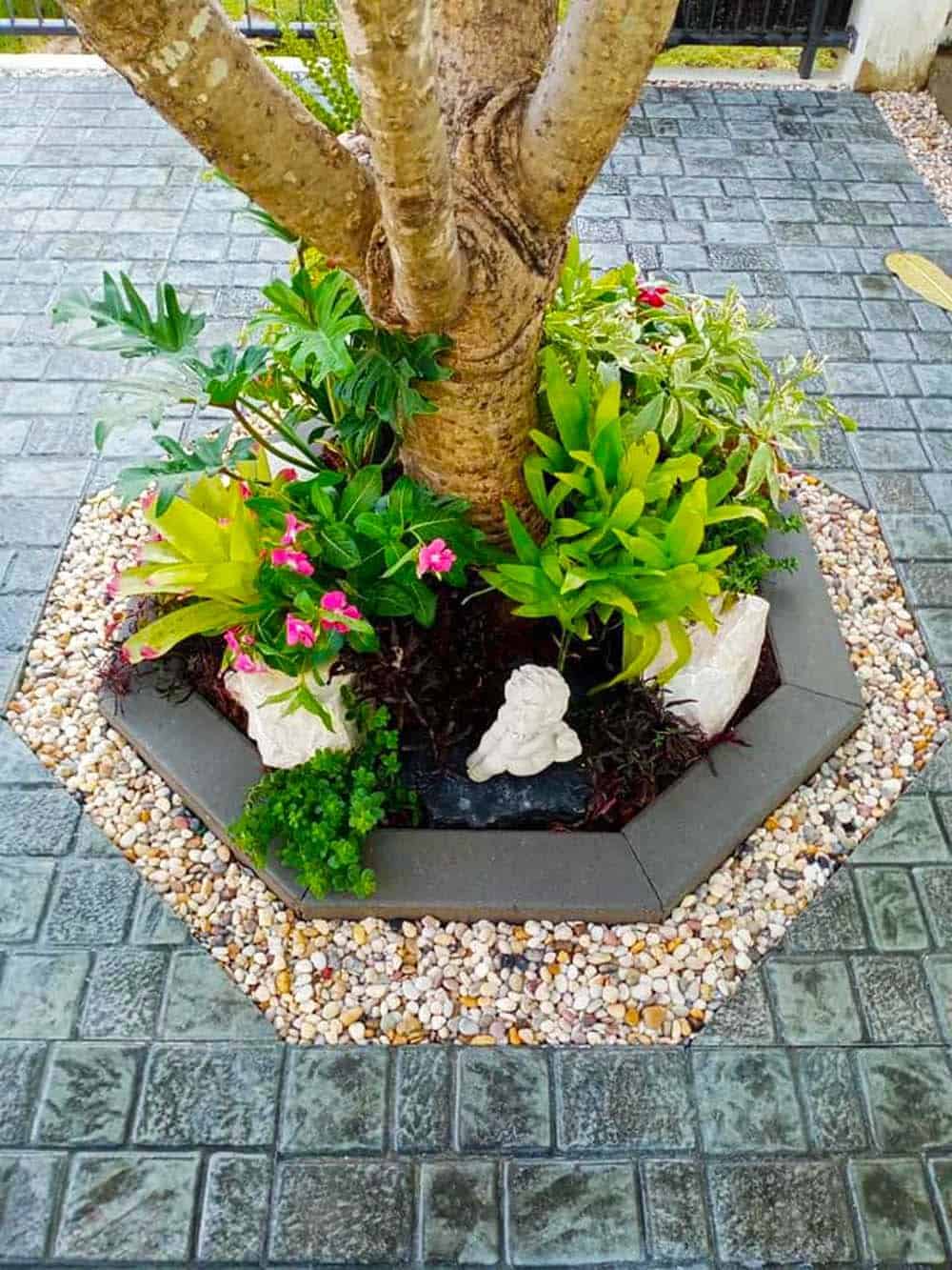 Tree Base Garden