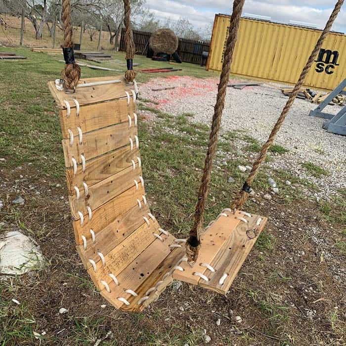 Enjoy Rustic Charm with a Pallet Board Hammock Chair