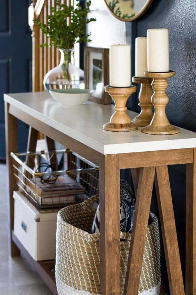 Traditional Styled Entry Table