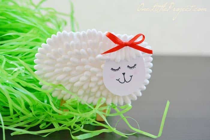 Make a Fluffy Sheep with Q-Tips and Clothespins