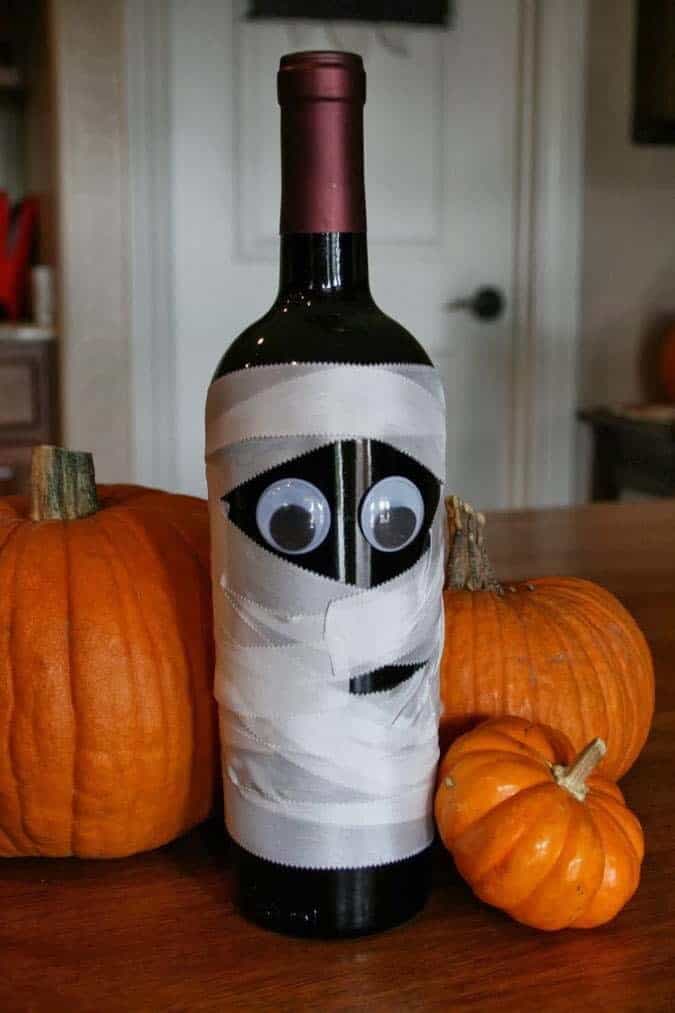 Peeking Mummy DIY Wine Bottle Craft for Halloween