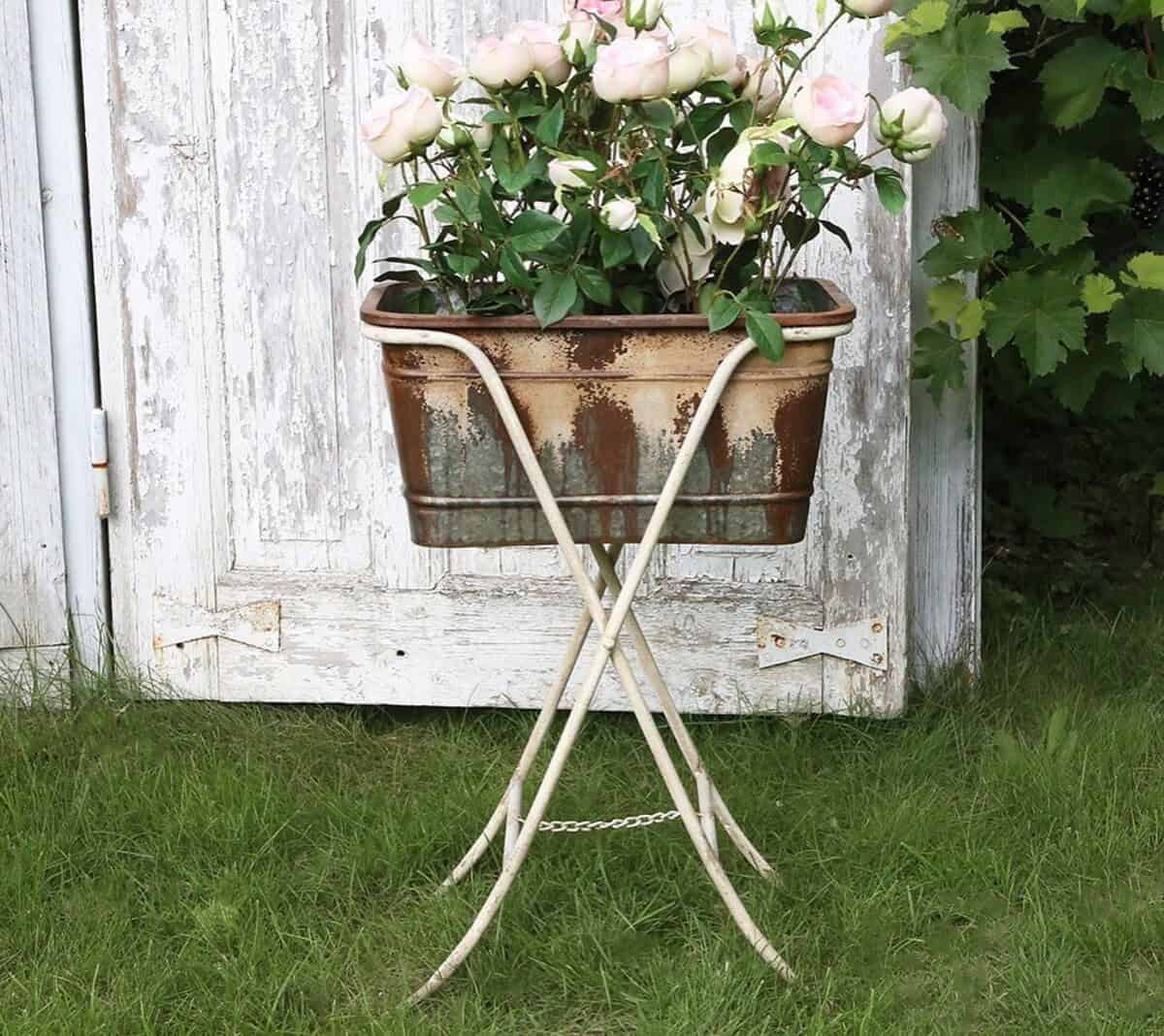 Trash-to-treasure Flower Stand