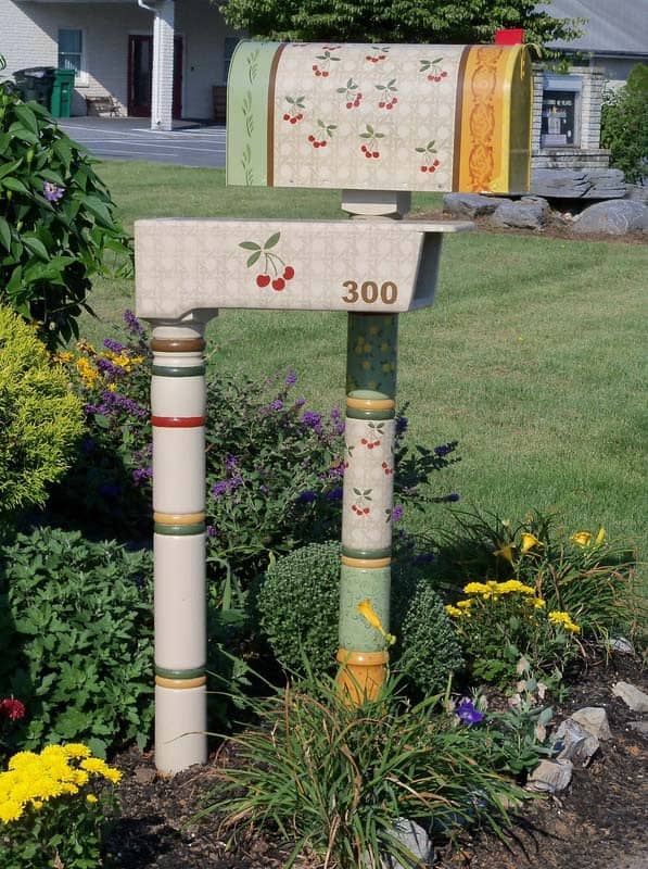 Colorful Mailbox Has Matching Newspaper Holder