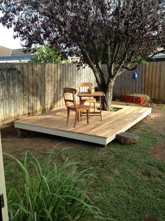 Get Creative with a Floating WoodenDeck Under a Tree