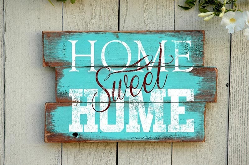 Personalize Your Home with Distressed Pallet Signs