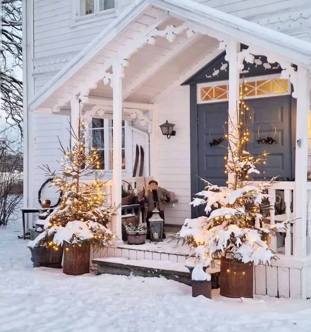 Add Vintage Flair to a Porch with Outdoor Christmas Decor